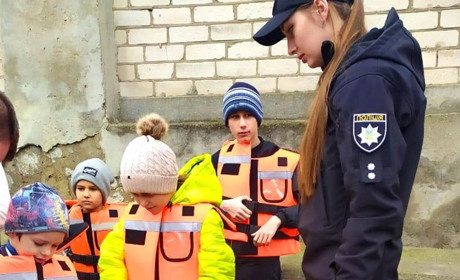 366 дітей евакуювали з сіл Херсонщини, які російські військові обстрілюють з лівобережжя