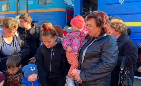 «Кожного дня ми чекали, що наш дім буде під ударом авіабомб»: 45 людей евакуювалося на Житомирщину