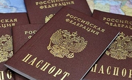 Примусова паспортизація. На Луганщині окупанти поспішають "ощасливити" пенсіонерів аусвайсом РФ