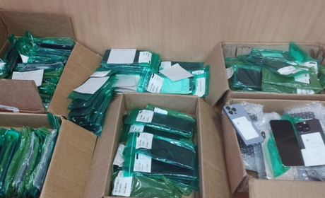 Закарпатські митники затримали жінку, що намагалась провезти 160 незадекларованих айфонів