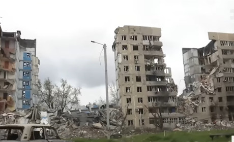Окупанти нищать Вугледар керованими авіабомбами, якими стріляють з Волновахи. Відео
