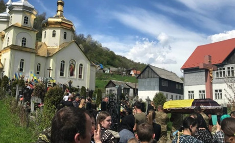 На Рахівщині попрощались з бійцем Василем Шимортою