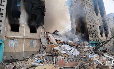 Як рятувальники визволяли людей з-під завалів у Вугледарі. Відео