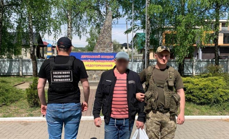 На Закарпатті затримали херсонця, який із зарплатою від окупантів, намагався втекти за кордон