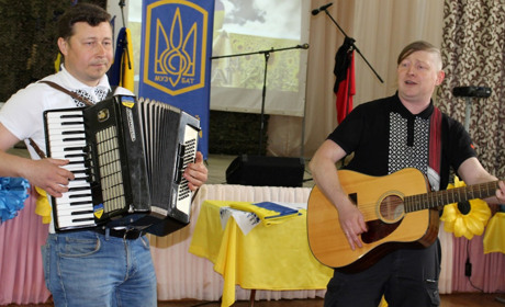 «Десяте квітня» запрошує до розмовного клубу у Первомайську: на першу зустріч завітає «Друже Музико»