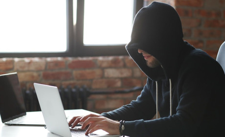 Аферисти обібрали мешканця Первомайщини на 89 тисяч гривень: спрацювала стара шахрайська схема