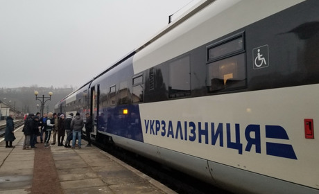 Через Чортків тимчасово курсуватиме три пасажирських потяги, але тут вони не зупинятимуться