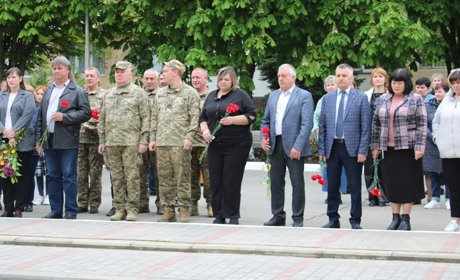 В Захарівській громаді День пам'яті та примирення відзначили покладанням квітів і мітингом-реквіємом