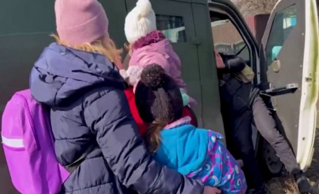 Примусова евакуація в дії: З 16 прифронтових населених пунктів Донеччини вивезли всіх дітей