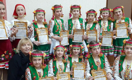 Танцюристи калуського ансамблю "Веселих гуцулят" привезли 8 кубків з конкурсу