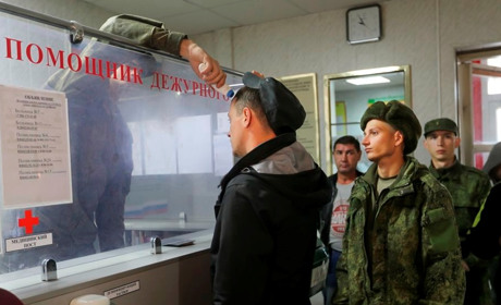 На Луганщині окупанти "перезапускають" свої військкомати. Навіщо міняють шило на мило