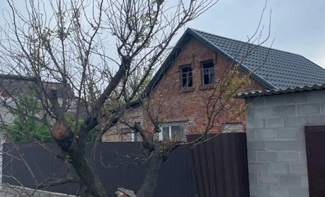 Правоохоронці показали фото наслідків обстрілів Нікополя в ніч на 9 травня