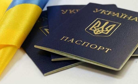 На блокпостах окупованої Херсонщини російські військові псують українські паспорти