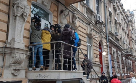 Тиск на ЗМІ? Після низки публікацій про корупцію до редакції "Думської" прийшли з обшуками