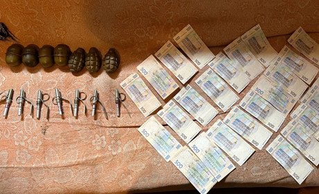 На звільненій Херсонщині затримали торговця російською зброєю та гранатами
