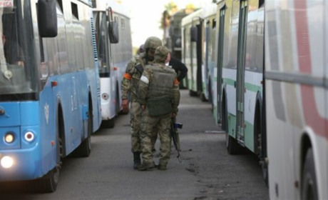 До Бердянська військових РФ "евакуювали" вдвічі більше, ніж цивільних. Що кажуть місцеві мешканці