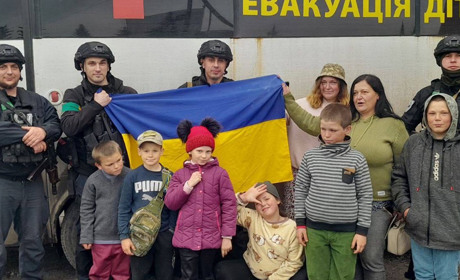 Дітей евакуювали з чотирьох найбільш небезпечних громад Купʼянського району: куди поселяють родини