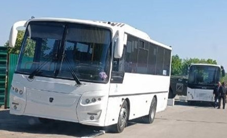 Евакуйовані мешканці Токмаку їдуть з Бердянська назад до свого міста