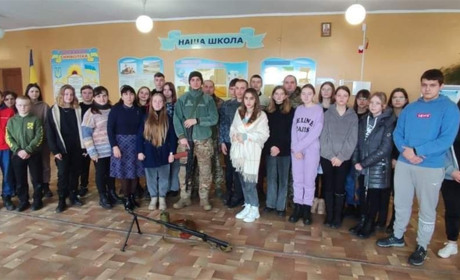 У Білківській школі військові навчали дітей саперної справи