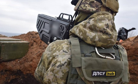 У Бахмуті прикордонники за допомогою антидронових рушниць "приземлили" 4 ворожі БпЛА