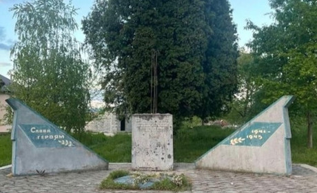 У селах Закарпаття демонтують пам'ятники радянському солдату