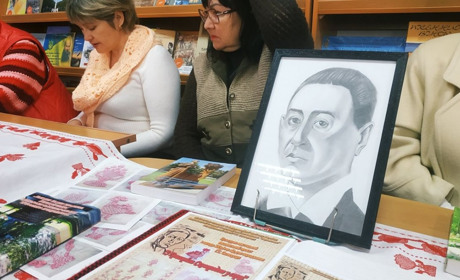 Рушник на честь Григорія Сковороди, який понад рік «мандрував» Україною, привезли до Гадяча