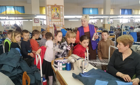 До батьків - на роботу. Балтські школярі сходили на екскурсію в поліцію, мерію та на швейну фабрику