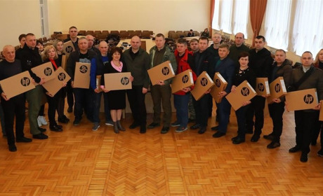 Понад 5 тисяч вчителів Запорізької області отримали ноутбуки від благодійного фонду Олени Зеленської