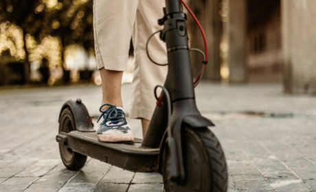 Електричні самокати та моноколеса визнали транспортними засобами: що змінилося