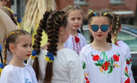 Вишиванка на вулицях Гадяча. Фоторепортаж із флешмобу