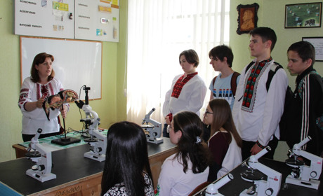 Дітям про користь бджіл: у Гадяцьком аграрному училищі тривають заходи до Всесвітнього дня бджіл