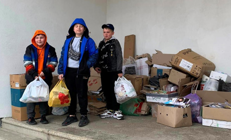 Новини воєнного часу. Старокостянтинівщина. Подарунки для матусь, збір макулатури, талановита молодь