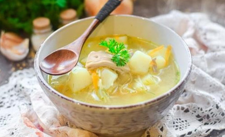 Рецепт дня: курячий суп з вермішеллю