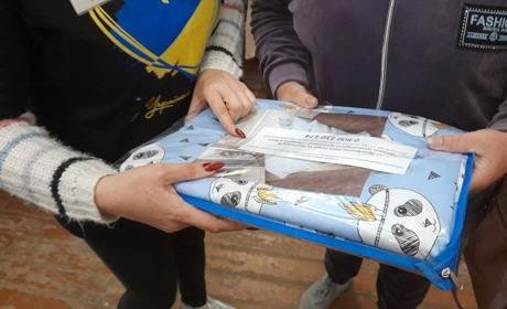 «Ми потребуємо всього». В Добропіллі переселенцям видали гуманітарну допомогу