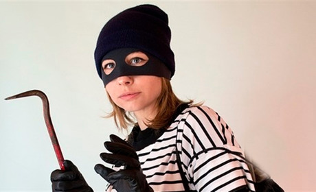 У Гадячі студентка пограбувала три магазини торговельної мережі