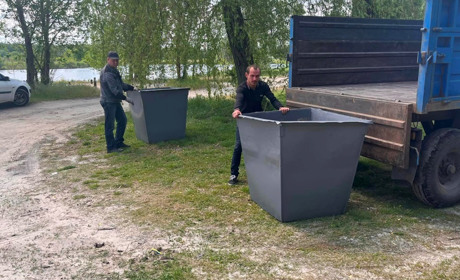 В зоні відпочинку в Краснограді встановили баки для сміття. Чи дозволили там проводити час?