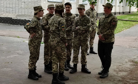Попри те що викладачів мобілізували, діти стали джурами та беруть участь у всеукраїнських змаганнях