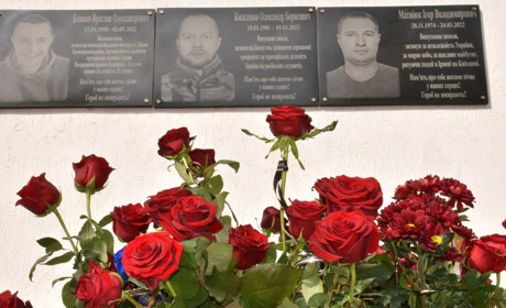 У школі Старокостянтинова відкрили меморіальні дошки трьом загиблих захисникам. Якими були ці хлопці