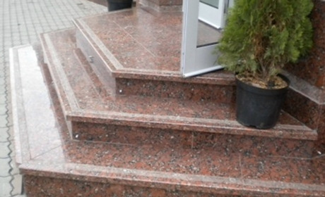 Як встановити сходи із граніту