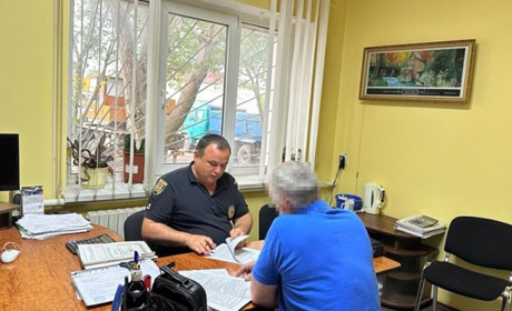 Привласнив 300 тис. грн, а дорогу в селі не зробив: підряднику на Одещині загрожує до восьми років