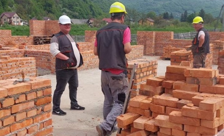 В Рахові продовжують будувати реабілітаційний центр. Які строки та сума угоди з підрядником