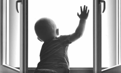 Відчинене вікно - небезпека для дитини