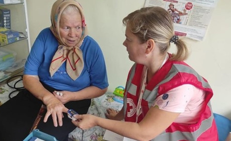 31 травня в Хмельницькому переселенців з Луганщини прийматимуть лікарі Червоного Хреста