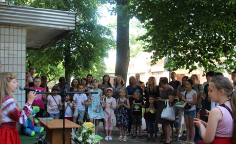 Благодійний концерт та відкриття стінопису дитячої бібліотеки. Фоторепортаж