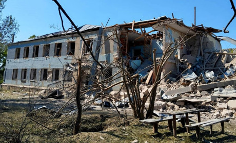 Наслідки чергової ворожої атаки на Херсонщині: пошкоджені завод, школа, житлові будинки