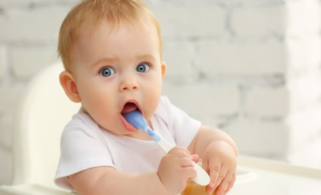 Коли та з чого потрібно починати вводити прикорм?