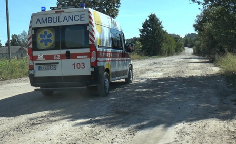 На Рахівщині 24-річна дівчина народила шосту дитину дорогою до карети "швидкої"