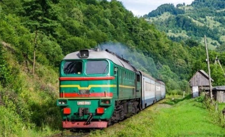 Через ремонт колій тимчасово зміняться графіки потягів Рахова. Подробиці