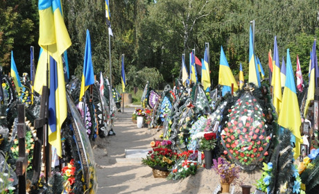 Зруйновані могили українських Героїв в Сахновщині: чи знайшли вже вандалів
