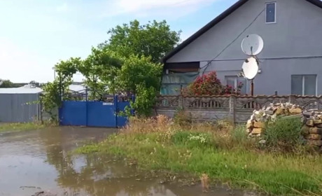 Жителі Корсунки рятувалися від води на дахах будинків